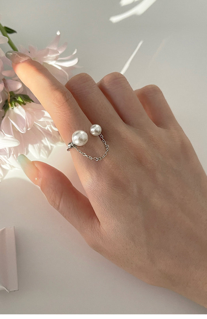 Pearl Smile Chain Ring