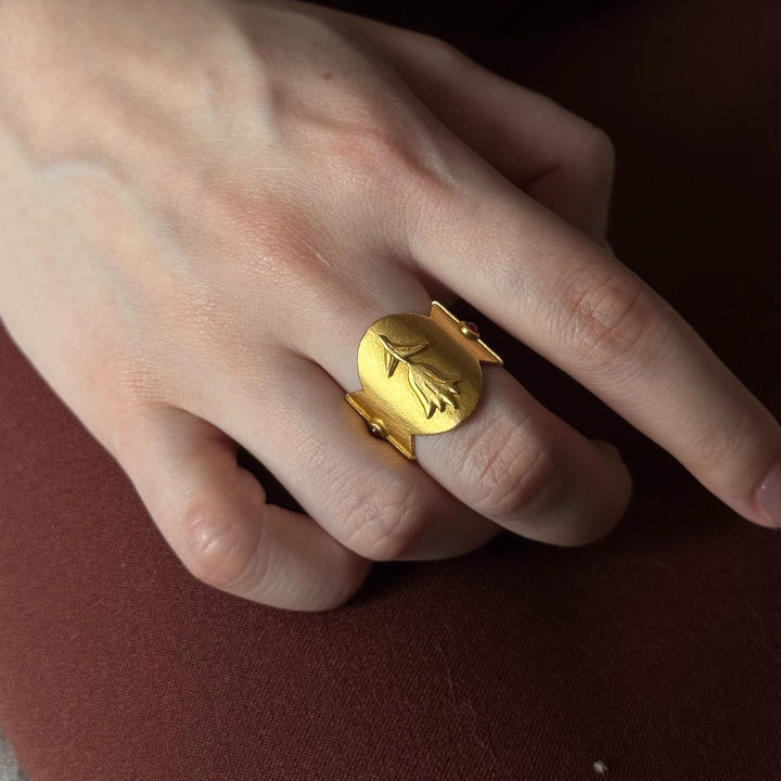 Wide Rim Tulip Flower Ring