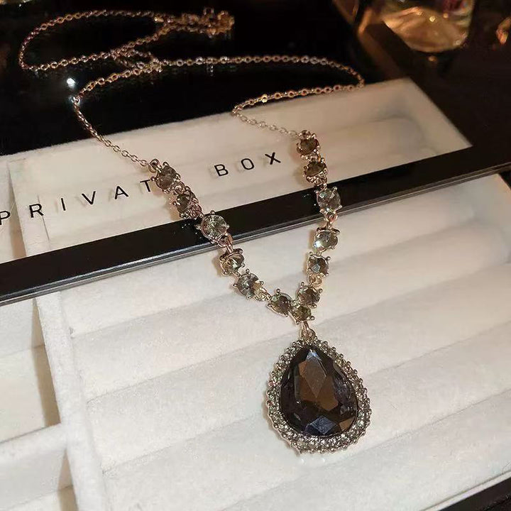 Simple drop necklace