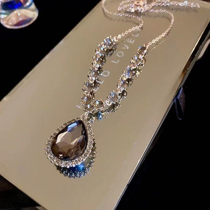 Simple drop necklace