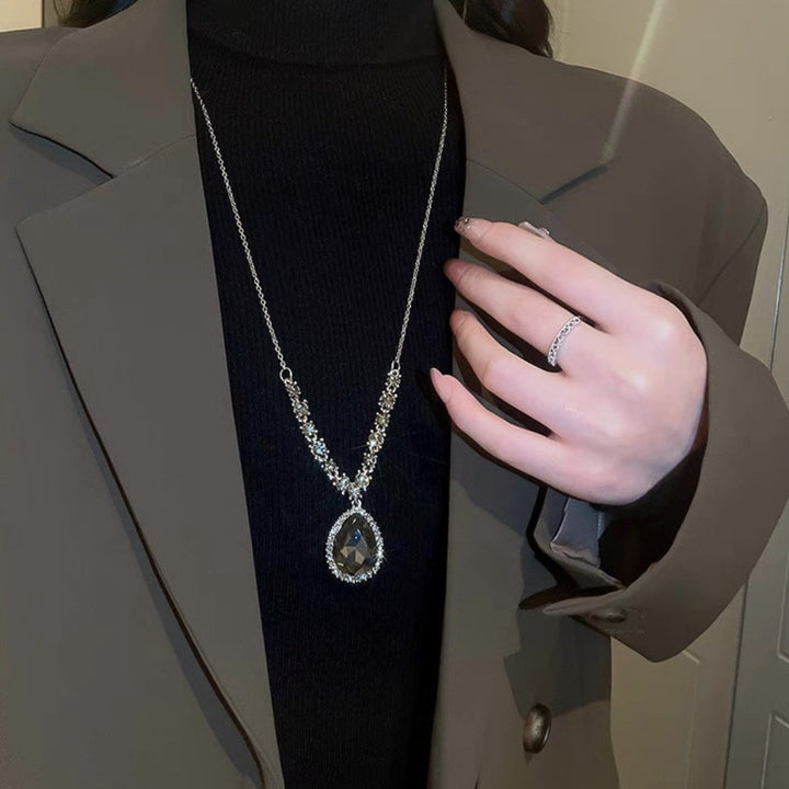 Simple drop necklace