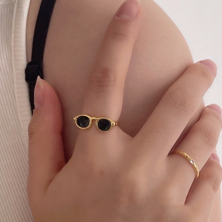 Black Enamel Glazed Glasses Ring