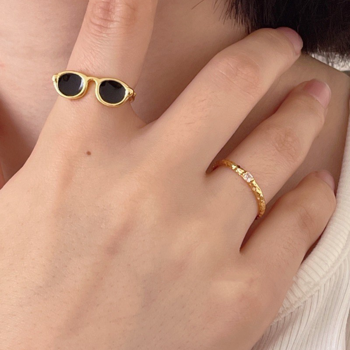 Black Enamel Glazed Glasses Ring