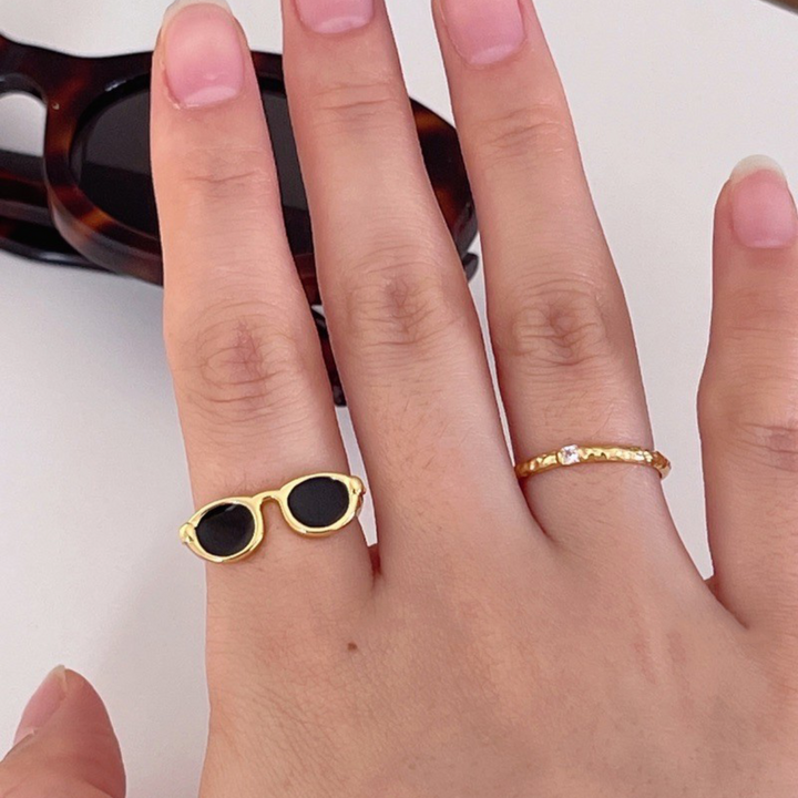 Black Enamel Glazed Glasses Ring