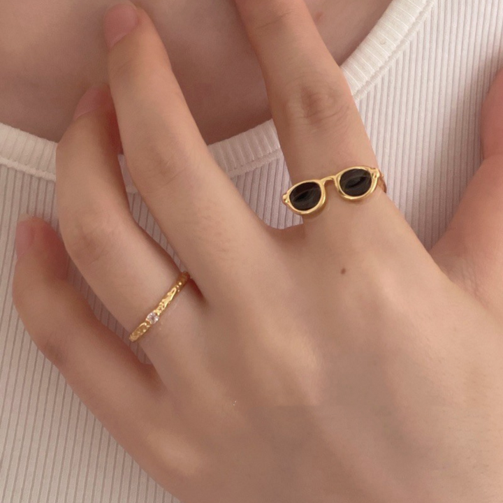 Black Enamel Glazed Glasses Ring