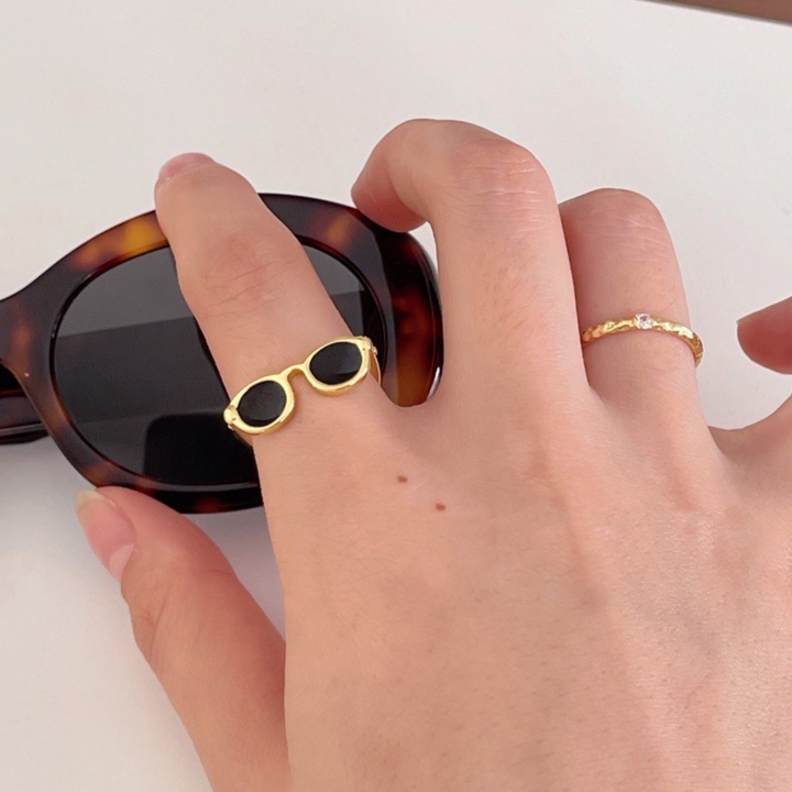 Black Enamel Glazed Glasses Ring