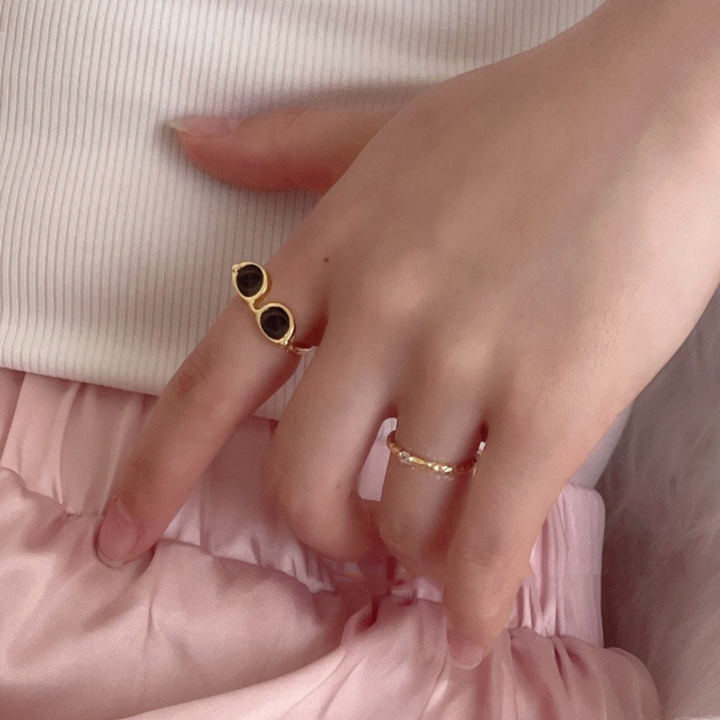 Black Enamel Glazed Glasses Ring