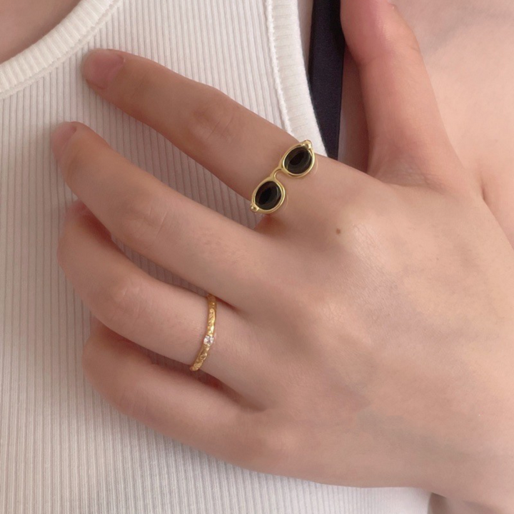 Black Enamel Glazed Glasses Ring