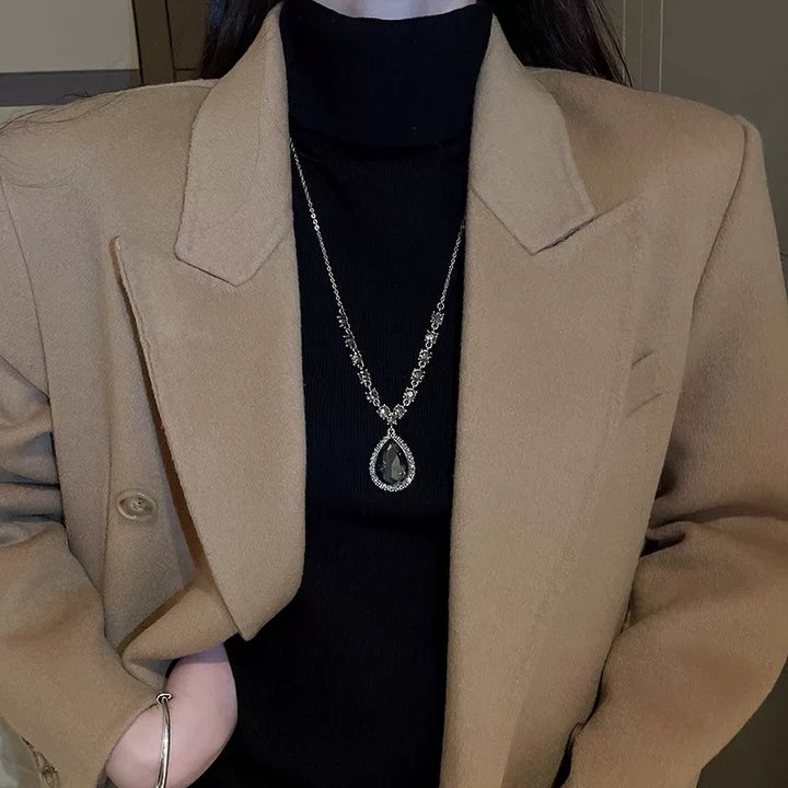 Simple drop necklace