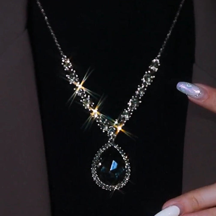 Simple drop necklace