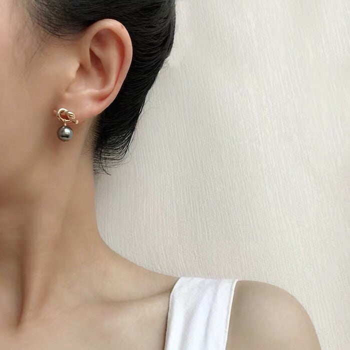 Black pearl knotted earrings
