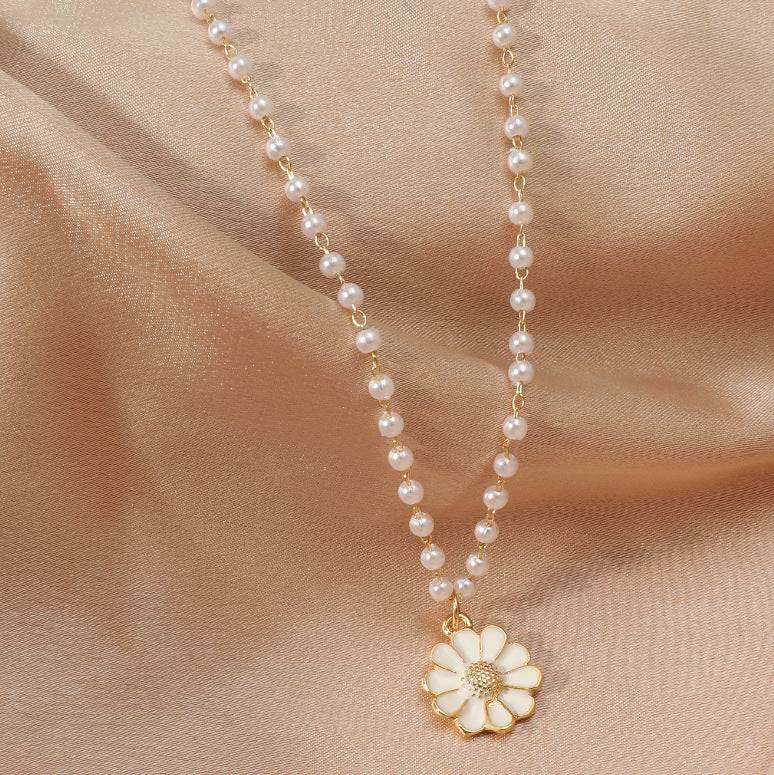 Daisy Pendant Pearl Necklace