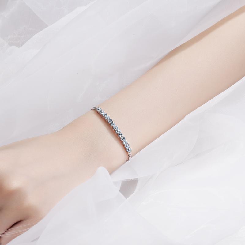 Dainty Moissanite Bar Slider Bracelet
