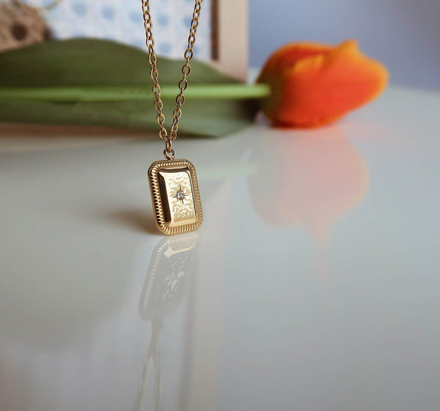 Vintage square necklace with diamonds