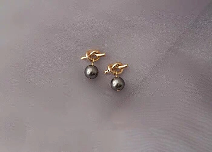 Black pearl knotted earrings
