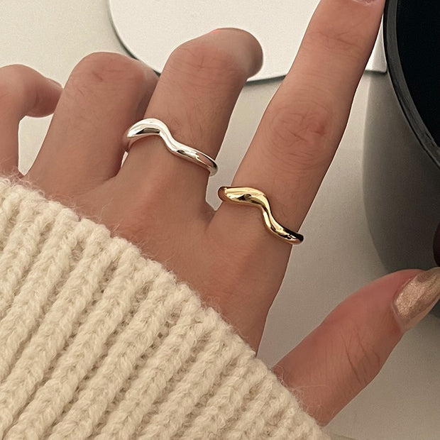 Knotted rings