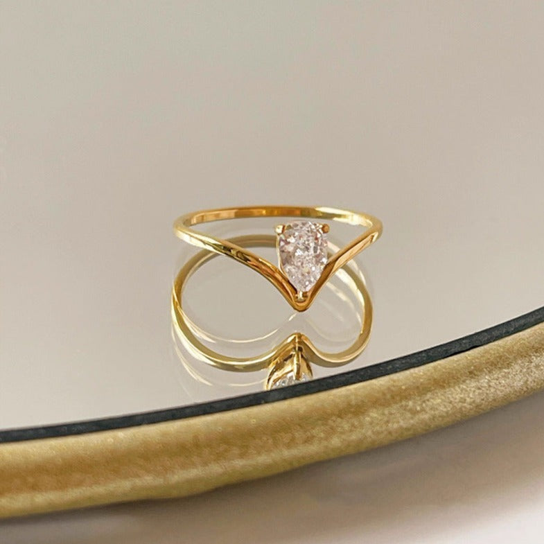 Teardrop Zirconia V-Shaped Ring