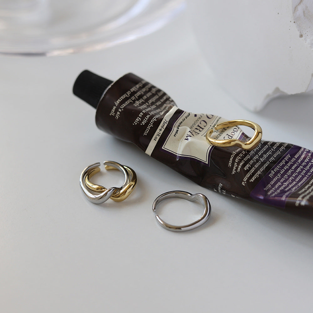 Knotted rings
