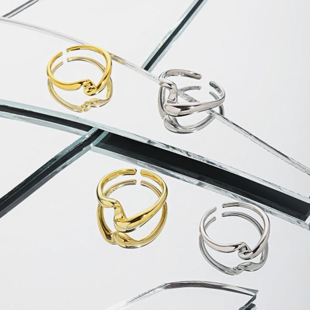 Knotted rings