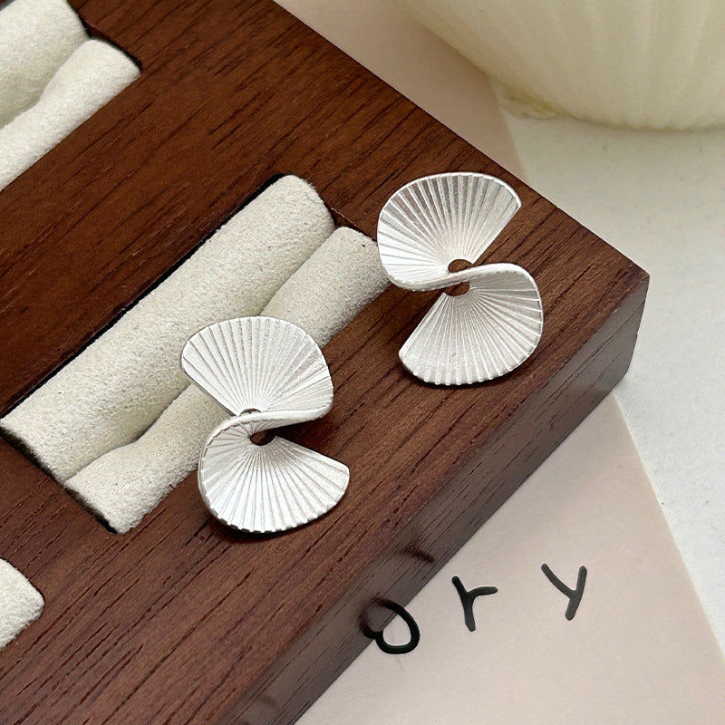 Sterling Silver Fan S Pattern Curve Earrings