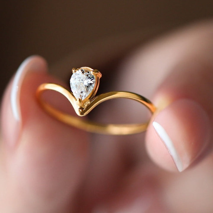Teardrop Zirconia V-Shaped Ring