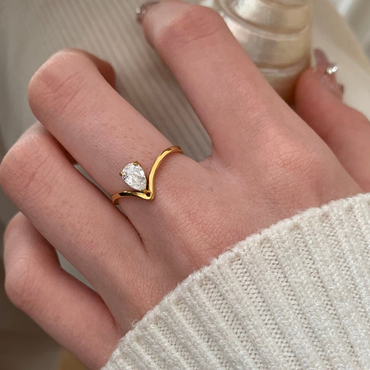 Teardrop Zirconia V-Shaped Ring