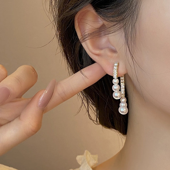 Elegant Curved Pearls Earrings