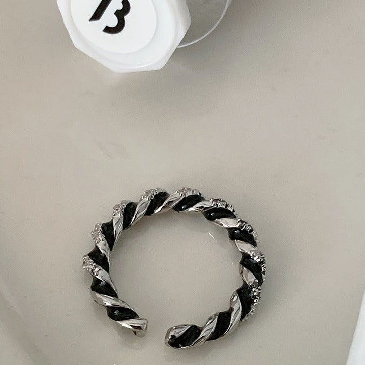 Twill Twist Ring