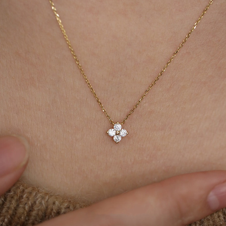 Four-Petal Zircon Bracelet