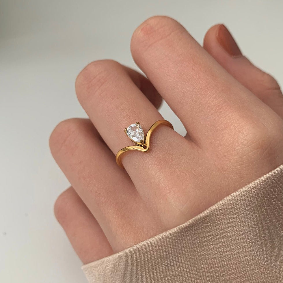 Teardrop Zirconia V-Shaped Ring