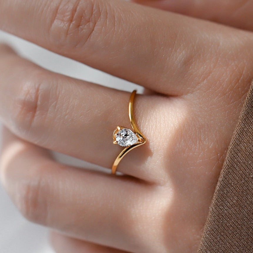 Teardrop Zirconia V-Shaped Ring