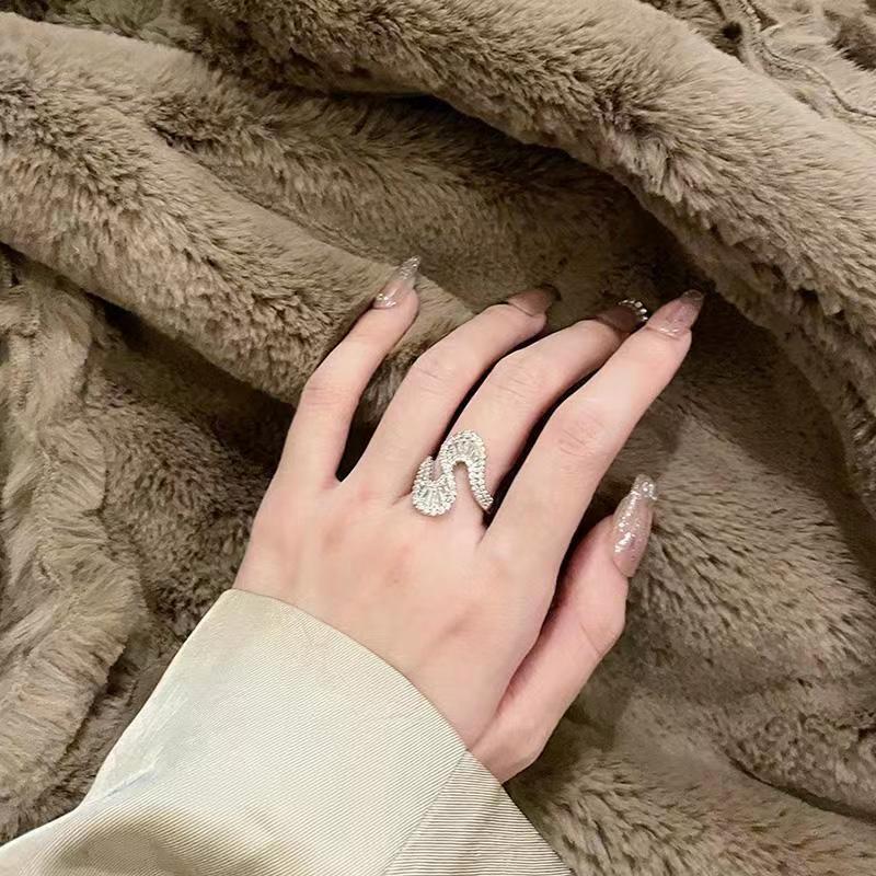 S-shaped Zirconia Ring