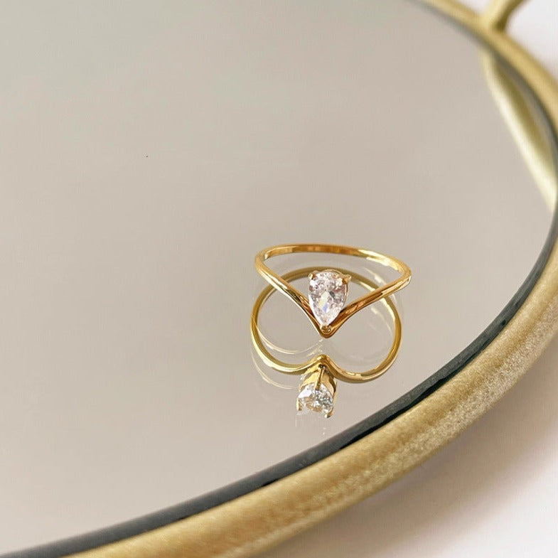 Teardrop Zirconia V-Shaped Ring