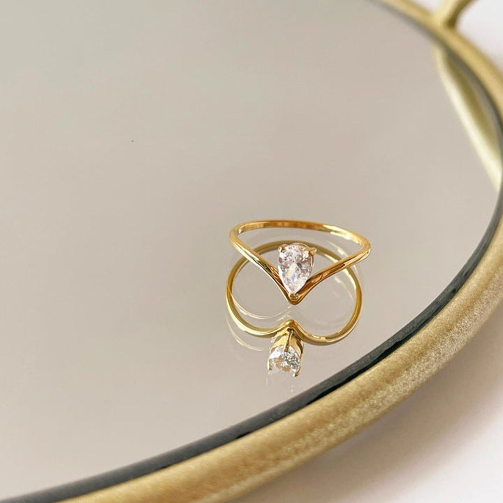 Teardrop Zirconia V-Shaped Ring