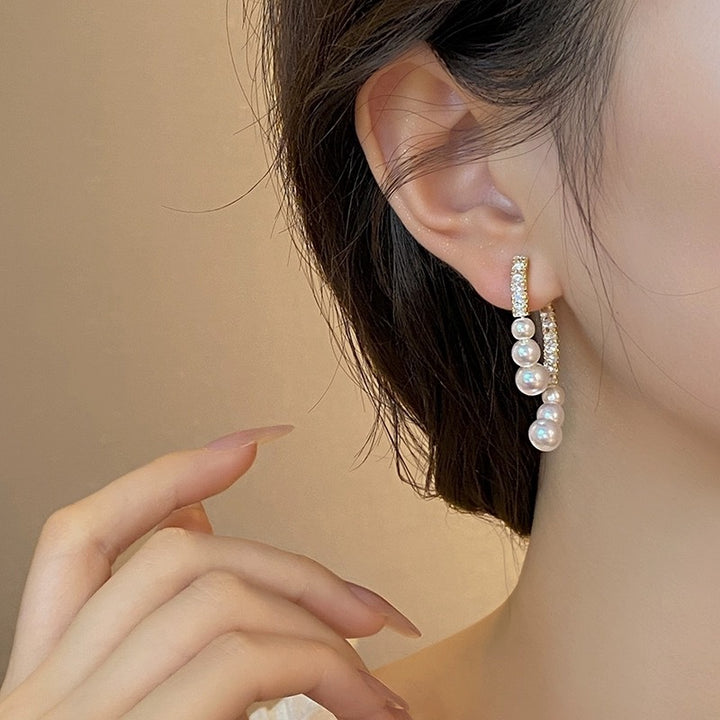 Elegant Curved Pearls Earrings