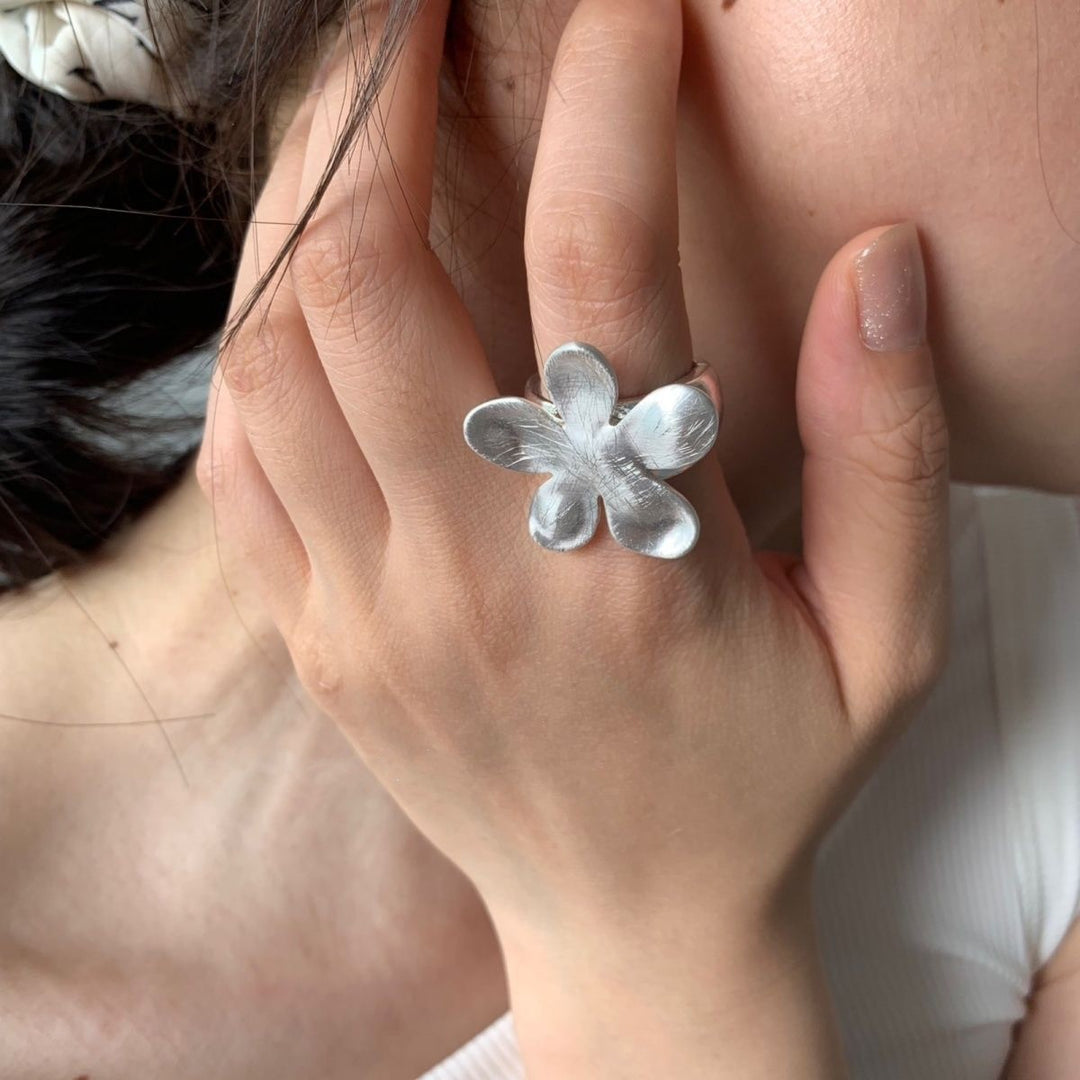 Brushed Flower Vintage Ring