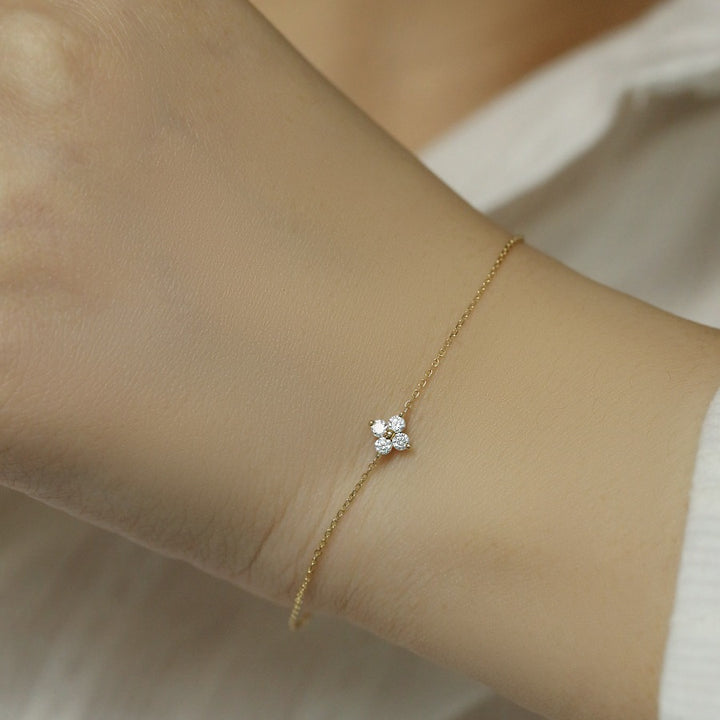 Four-Petal Zircon Necklace — Dainty Floral Pendant | Gold / Silver | S925 Sterling Silver