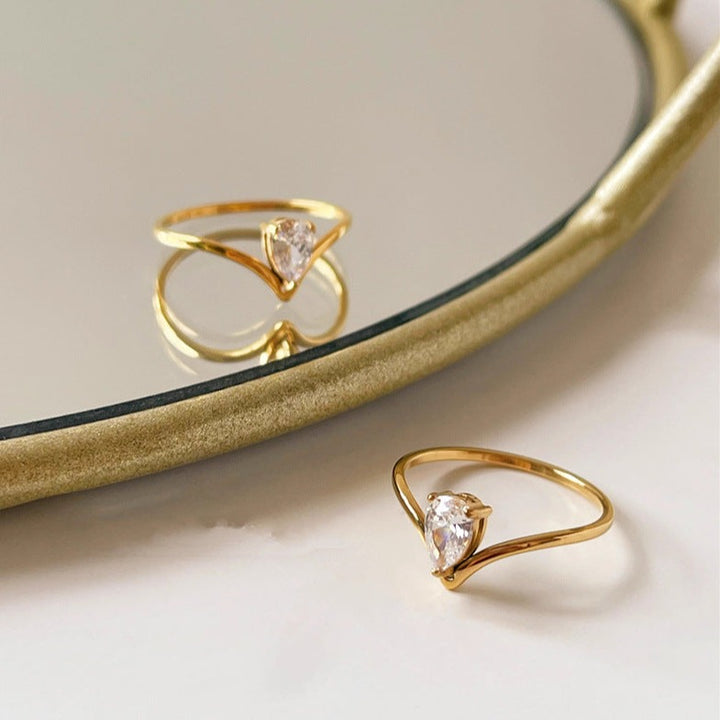 Teardrop Zirconia V-Shaped Ring