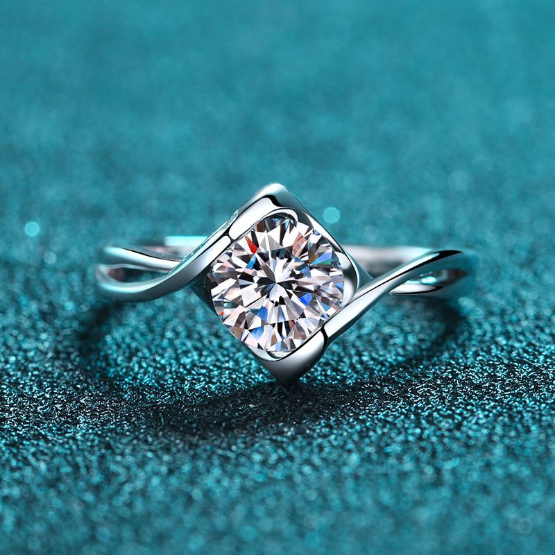 Heart Detail Moissanite Ring