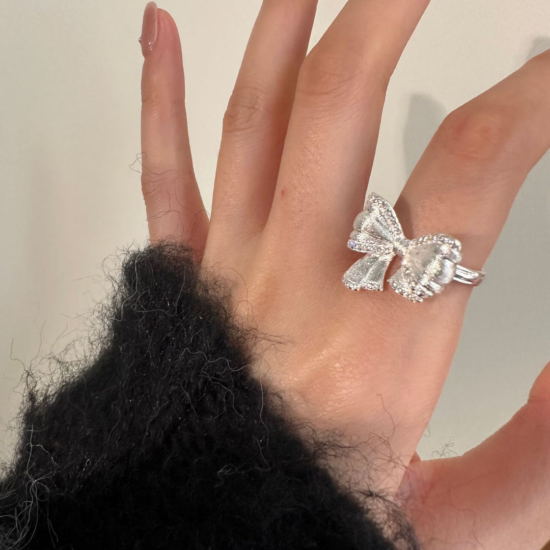 Fingertip Bow Ring