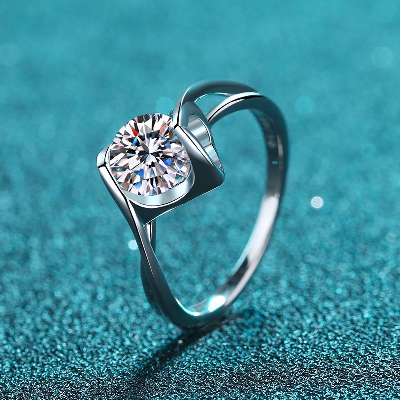 Heart Detail Moissanite Ring