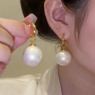 Minimal Pearl Earrings