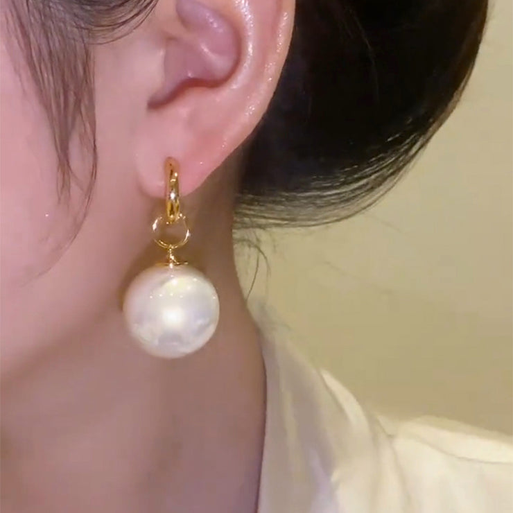 Minimal Pearl Earrings