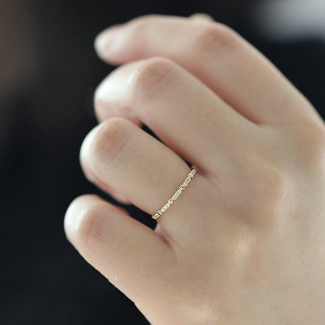 Heart Detail Zircon Stacking Ring — Slim Band | S925 Sterling Silver
