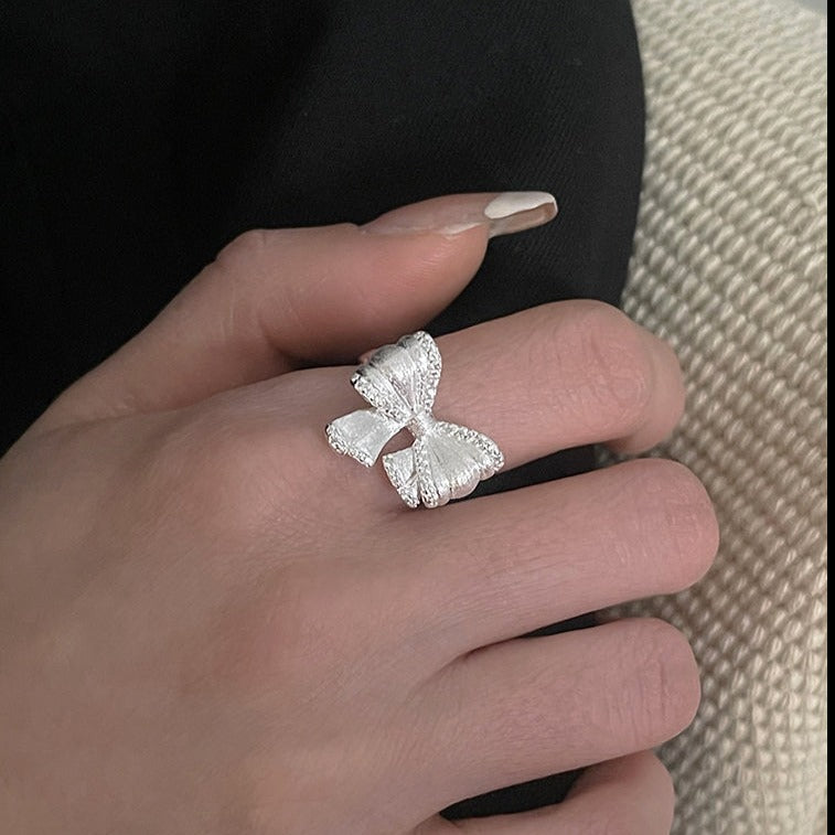 Fingertip Bow Ring