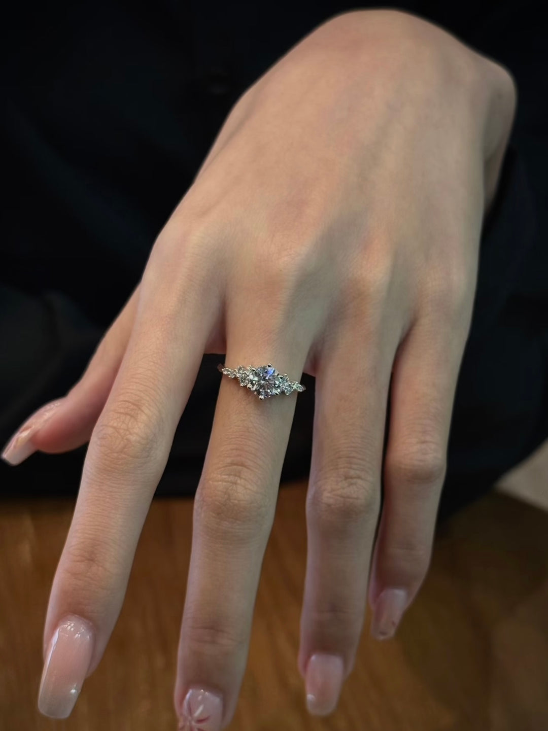 Round-Cut Moissanite Solitaire Ring — 6-Stone Side Cluster | S925 Sterling Silver