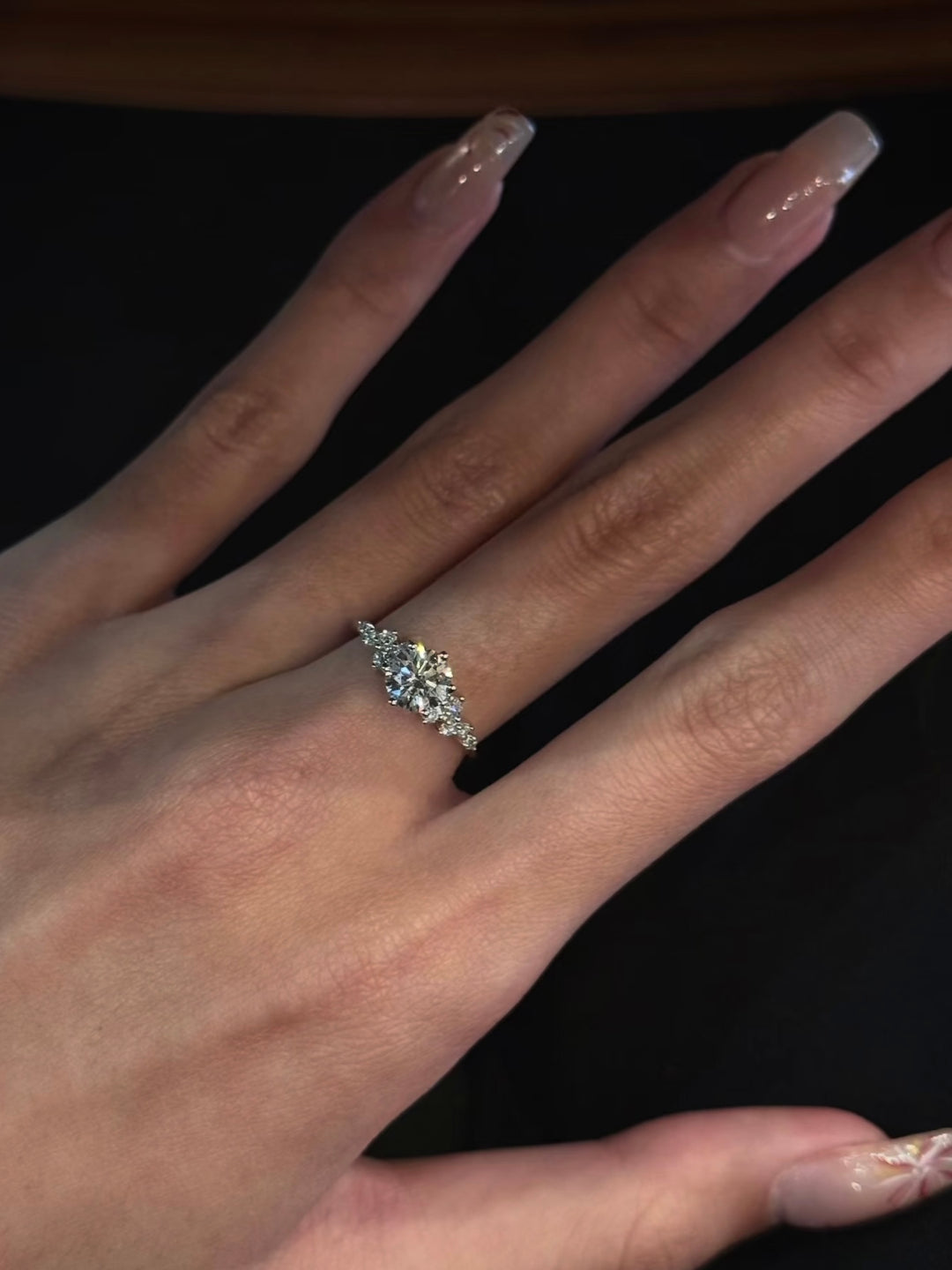 Round-Cut Moissanite Solitaire Ring — 6-Stone Side Cluster | S925 Sterling Silver