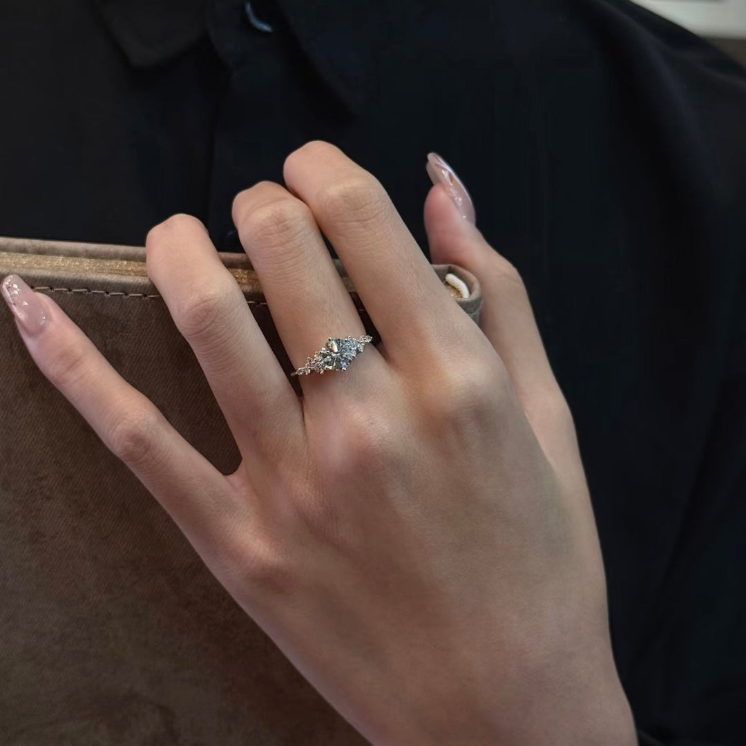 Round-Cut Moissanite Solitaire Ring — 6-Stone Side Cluster | S925 Sterling Silver