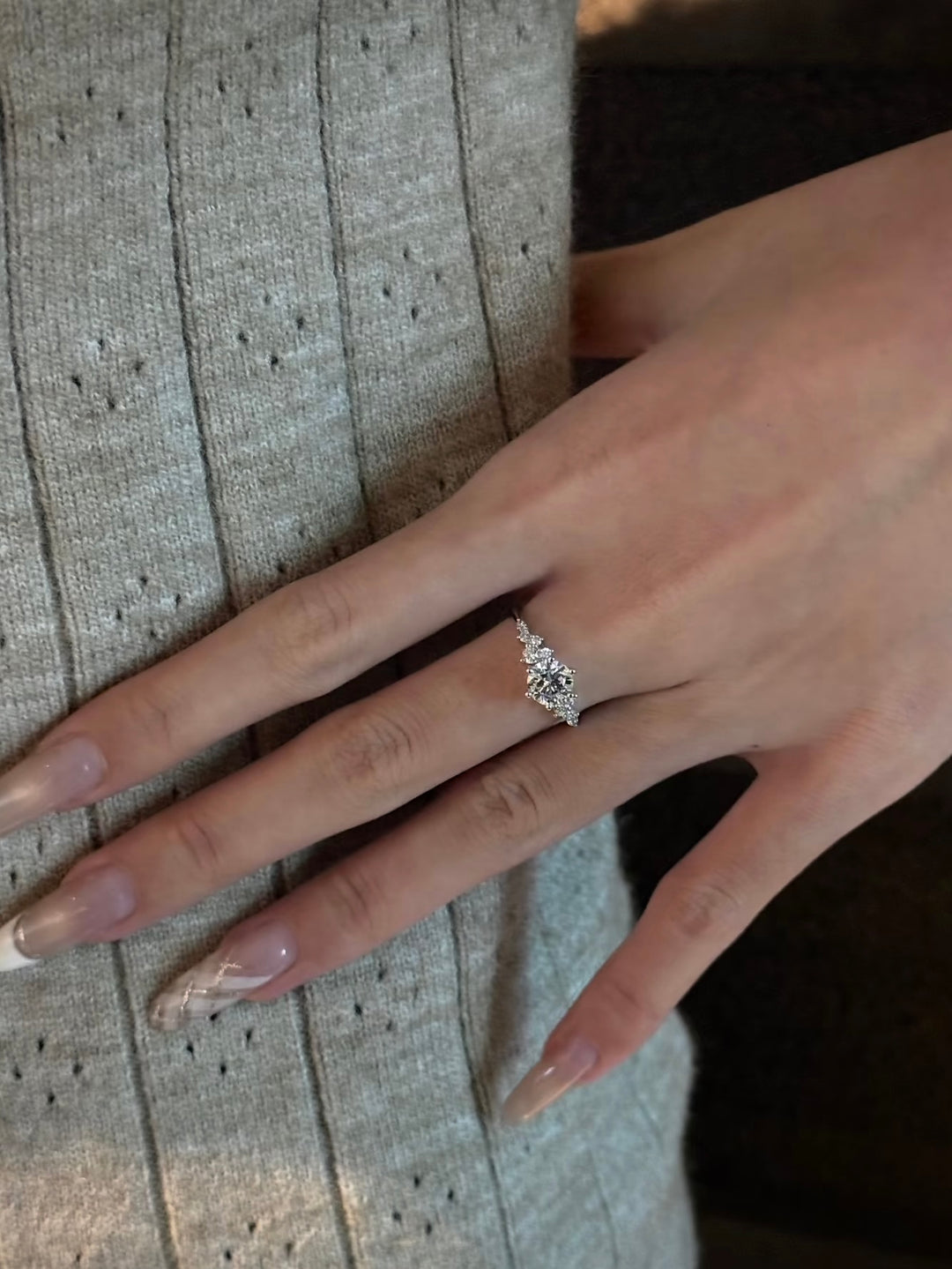 Round-Cut Moissanite Solitaire Ring — 6-Stone Side Cluster | S925 Sterling Silver