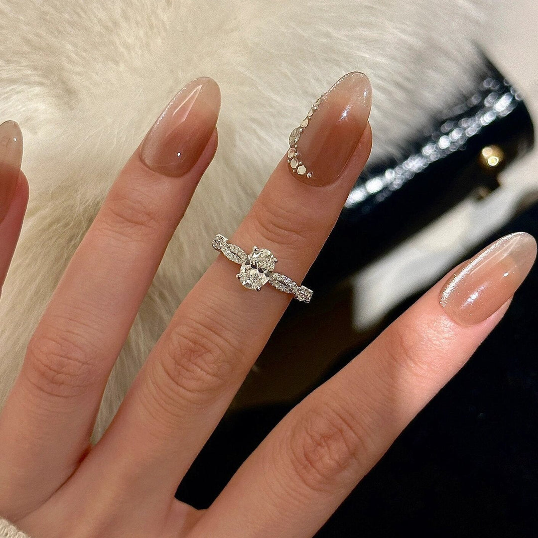 Spinning Ballet Round Twisted Diamond Ring